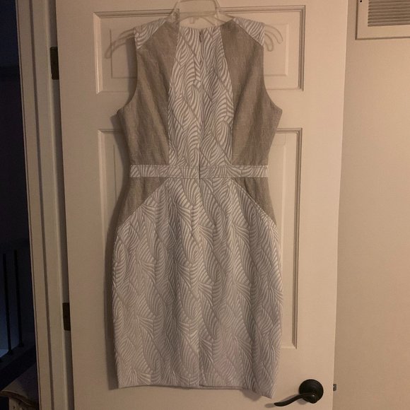 Calvin Klein Tan White Sleeveless Jacquard Sheath Dress With Gold Logo Hardware - Picture 2 of 8